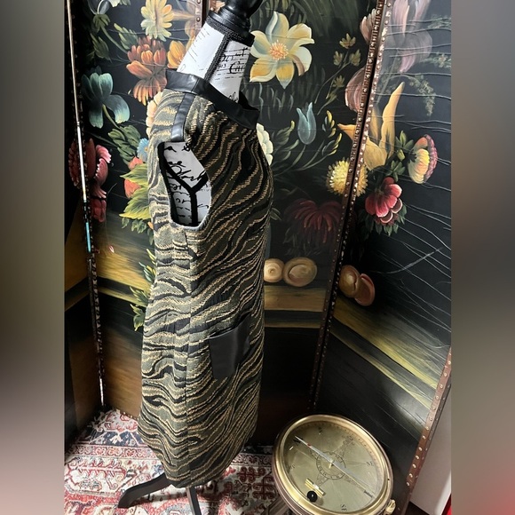 Hilton Hollis Exotic Dress (D3) - Picture 8 of 11